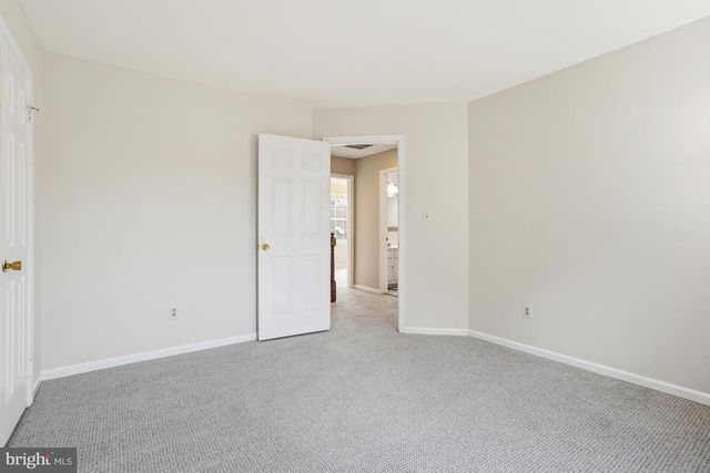 4 LEATHERBARK CT, Germantown, MD 20874
