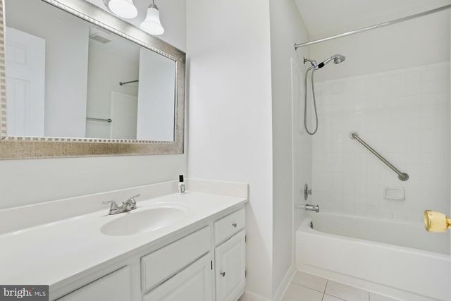 4 LEATHERBARK CT, Germantown, MD 20874