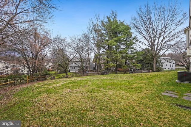 4 LEATHERBARK CT, Germantown, MD 20874