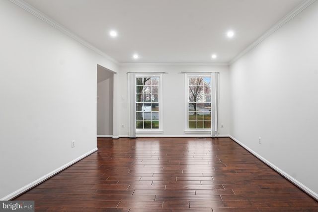 4 LEATHERBARK CT, Germantown, MD 20874