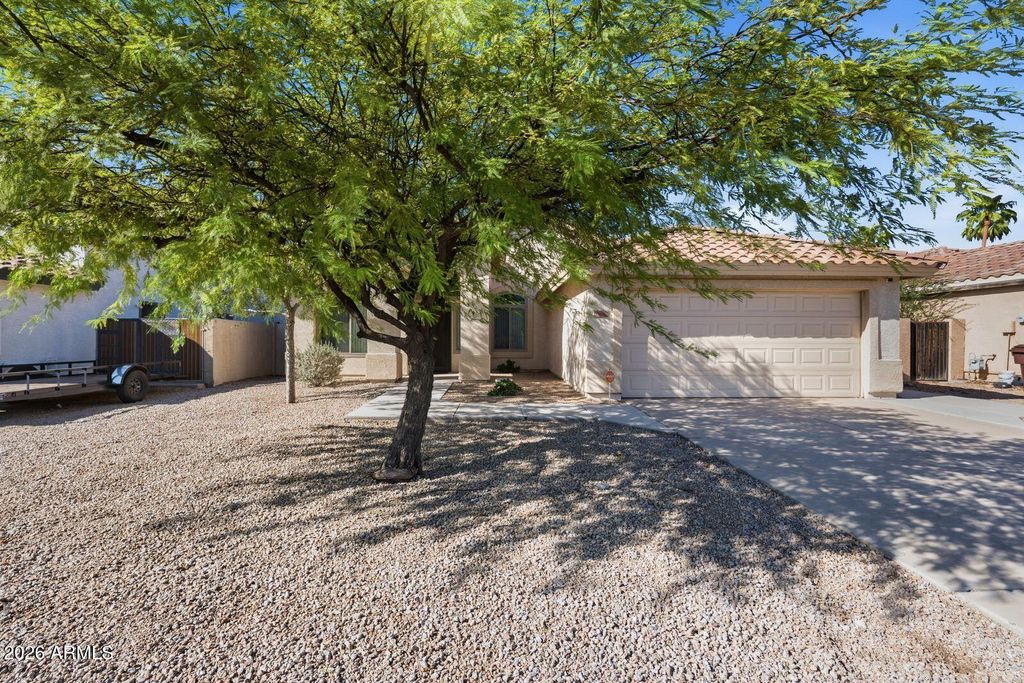 10760 W LOUISE Drive, Peoria, AZ 85373 — photo 2