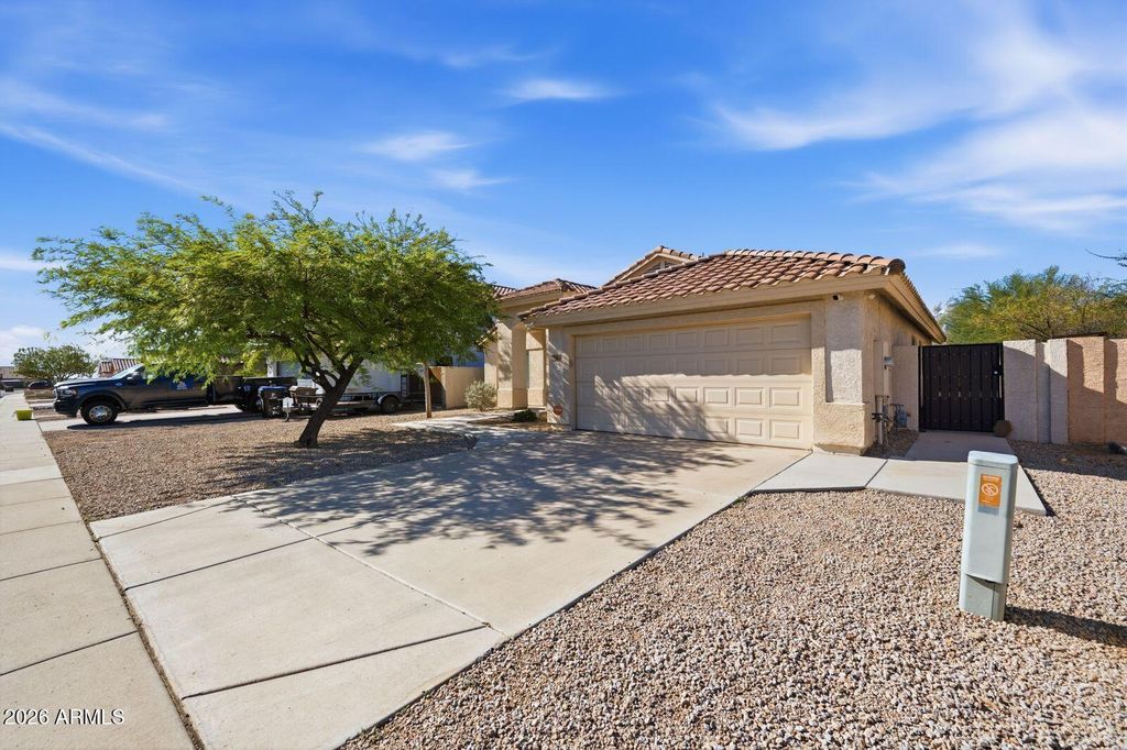 10760 W LOUISE Drive, Peoria, AZ 85373 — photo 3