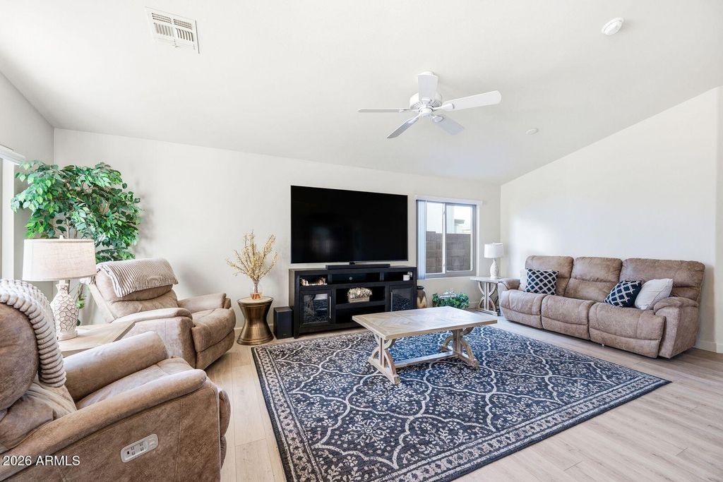 10760 W LOUISE Drive, Peoria, AZ 85373 — photo 5