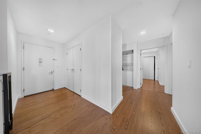 40-26 College Point Boulevard 16F, Flushing, NY 11354