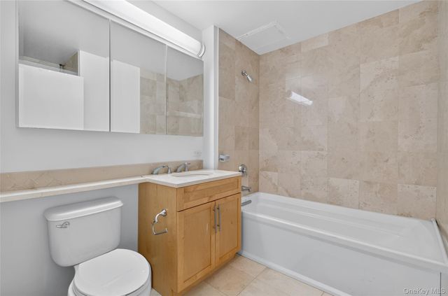 40-26 College Point Boulevard 16F, Flushing, NY 11354