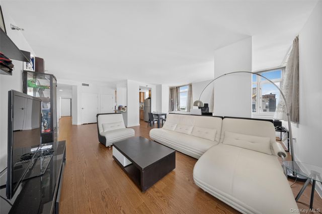 40-26 College Point Boulevard 16F, Flushing, NY 11354
