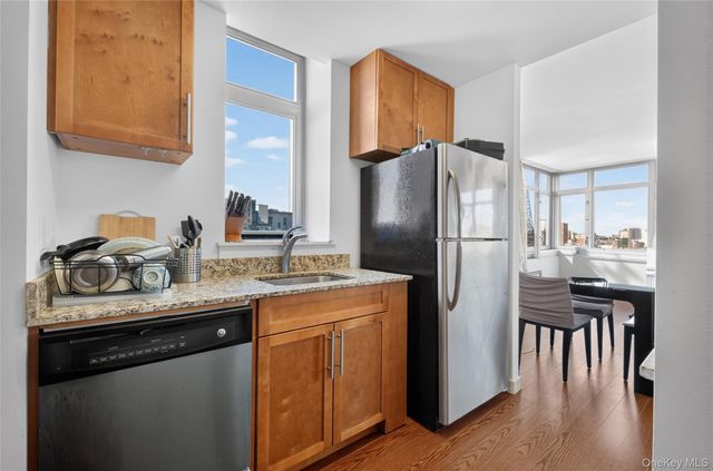 40-26 College Point Boulevard 16F, Flushing, NY 11354