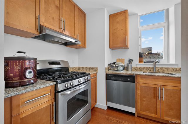 40-26 College Point Boulevard 16F, Flushing, NY 11354