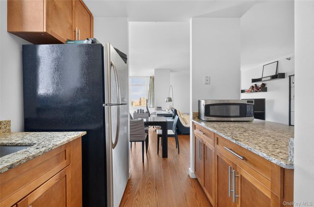 40-26 College Point Boulevard 16F, Flushing, NY 11354