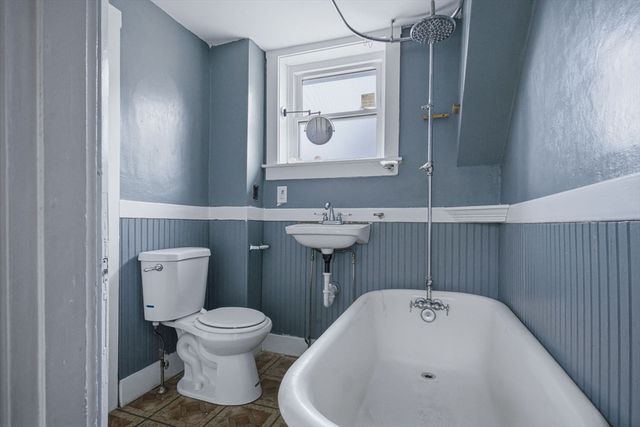 92 Broadway, Taunton, MA 02780