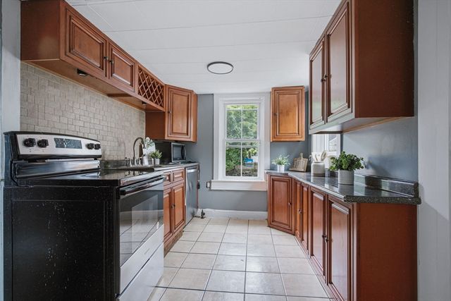 92 Broadway, Taunton, MA 02780