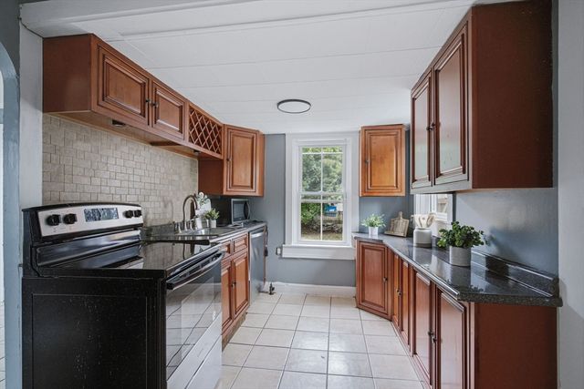 92 Broadway, Taunton, MA 02780