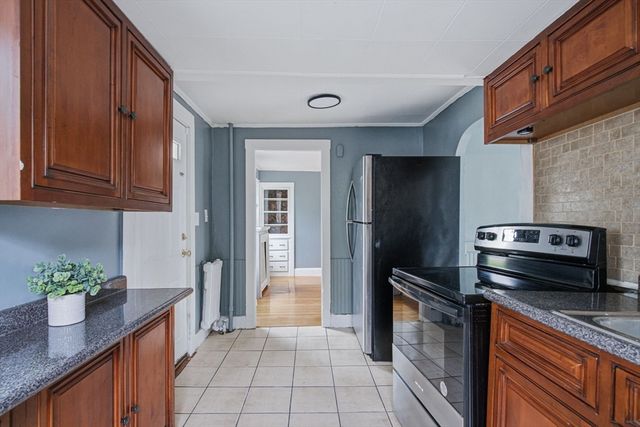 92 Broadway, Taunton, MA 02780