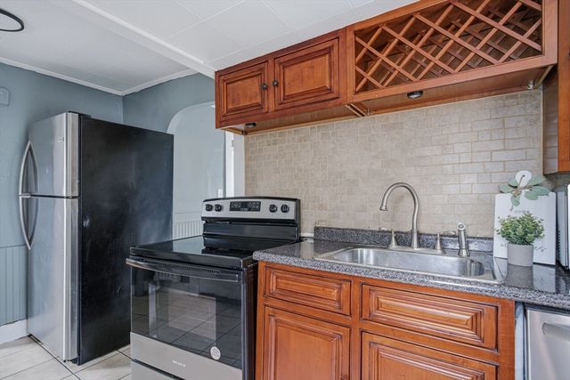 92 Broadway, Taunton, MA 02780