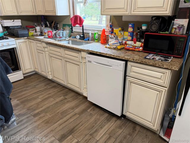 28504 Norwood Avenue, Warren, MI 48092