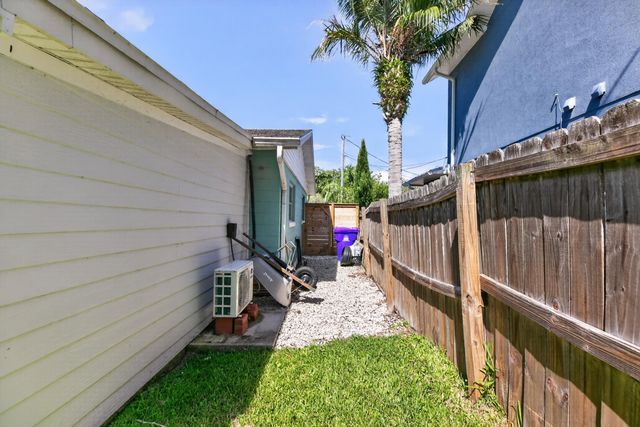 5448 3rd St, St Augustine, FL 32080
