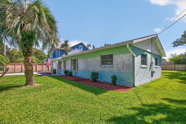5448 3rd St, St Augustine, FL 32080