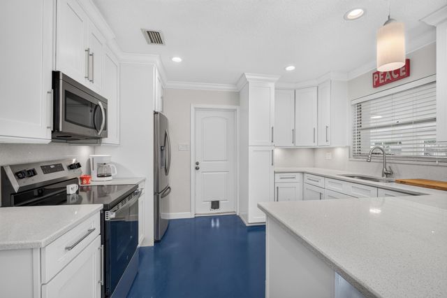 5448 3rd St, St Augustine, FL 32080