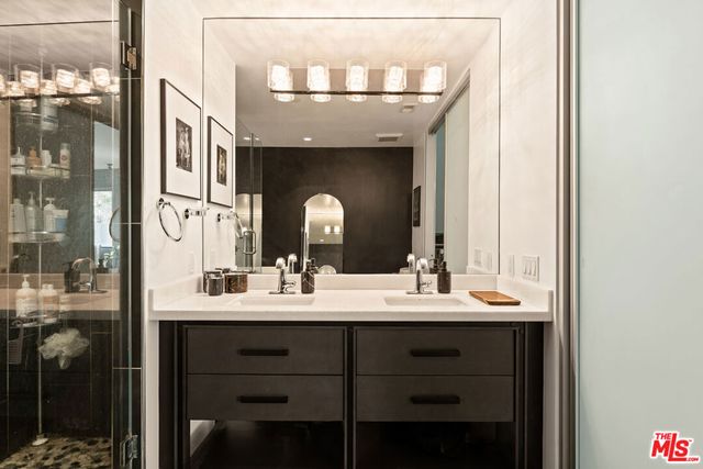 1200 N Sweetzer Avenue 1, West Hollywood, CA 90069