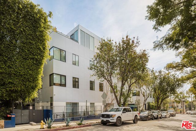 1200 N Sweetzer Avenue 1, West Hollywood, CA 90069