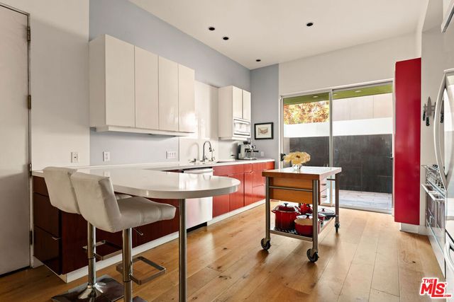 1200 N Sweetzer Avenue 1, West Hollywood, CA 90069