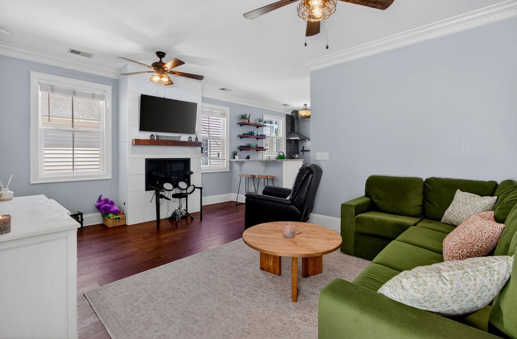 Image 14 of property listing at 507 W 2nd North Street, Summerville, SC 29483
