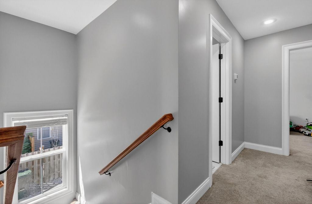 Image 22 of property listing at 507 W 2nd North Street, Summerville, SC 29483