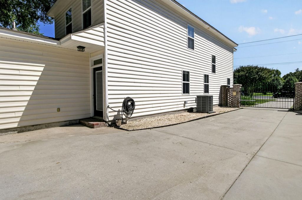 Image 36 of property listing at 507 W 2nd North Street, Summerville, SC 29483