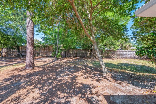37 James Drive, Shalimar, FL 32579