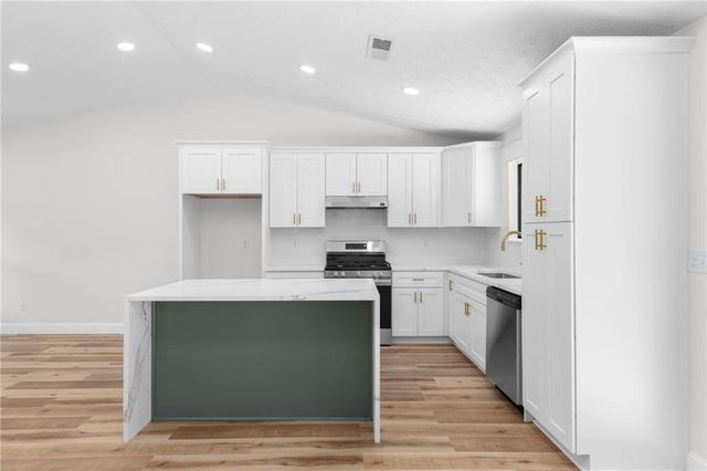 847 Half Moon Hollow, Lilburn, GA 30047