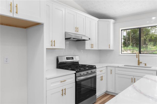 847 Half Moon Hollow, Lilburn, GA 30047