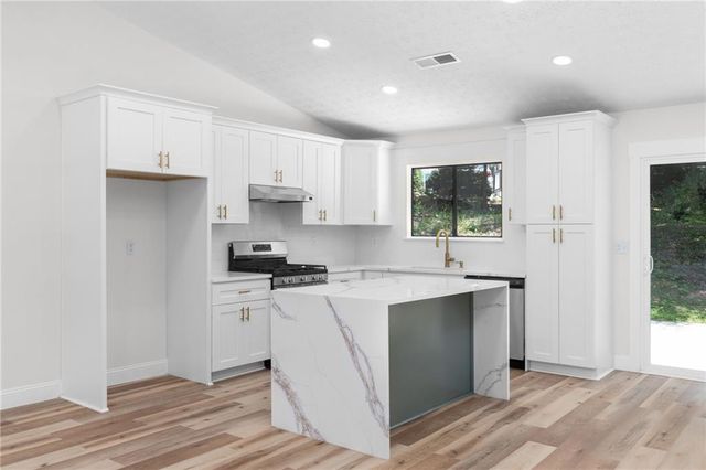 847 Half Moon Hollow, Lilburn, GA 30047