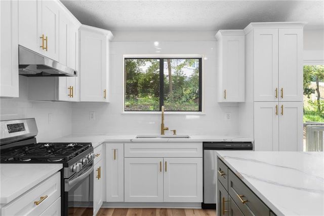 847 Half Moon Hollow, Lilburn, GA 30047