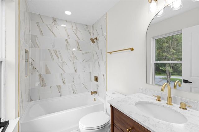 847 Half Moon Hollow, Lilburn, GA 30047