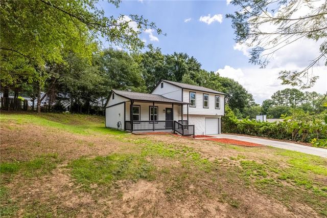 847 Half Moon Hollow, Lilburn, GA 30047