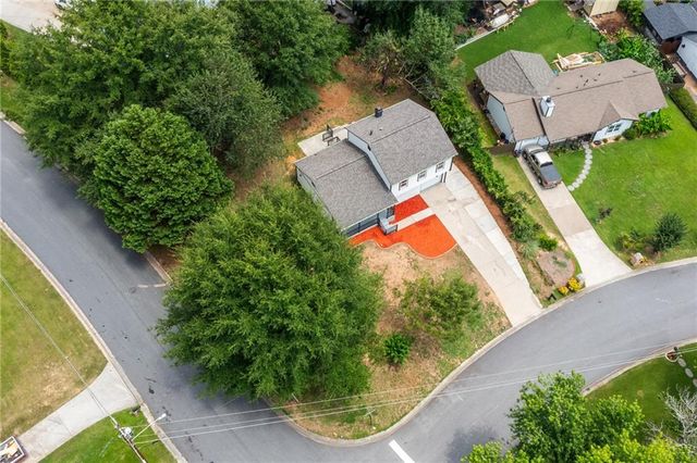 847 Half Moon Hollow, Lilburn, GA 30047