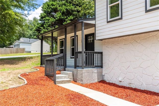 847 Half Moon Hollow, Lilburn, GA 30047