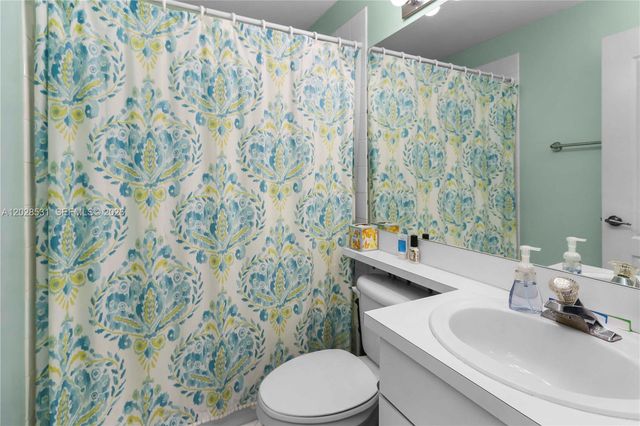 11468 NW 50th Ter, Doral, FL 33178