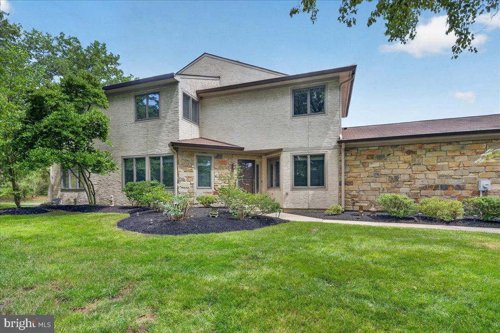 81 WOODMONT DR, LAWRENCEVILLE, NJ 08648 — exterior