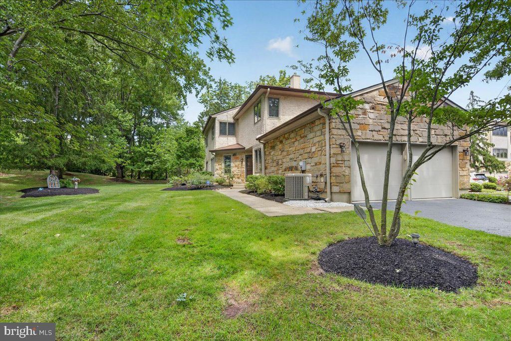 81 WOODMONT DR, LAWRENCEVILLE, NJ 08648 — photo 4