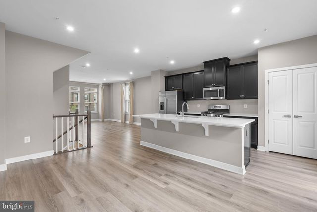 6100 NORTHWEST DR, Hyattsville, MD 20782