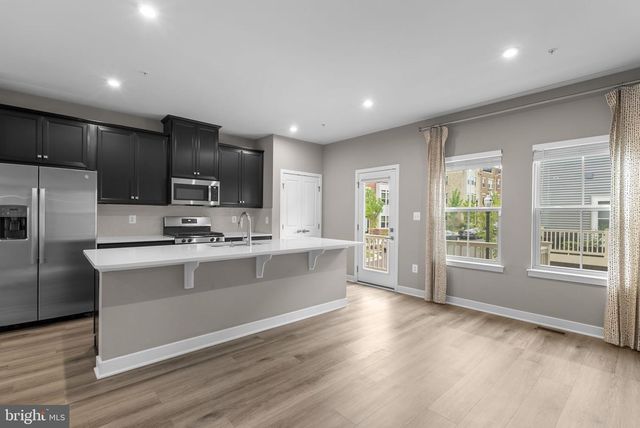 6100 NORTHWEST DR, Hyattsville, MD 20782