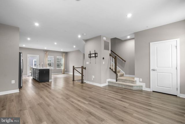 6100 NORTHWEST DR, Hyattsville, MD 20782