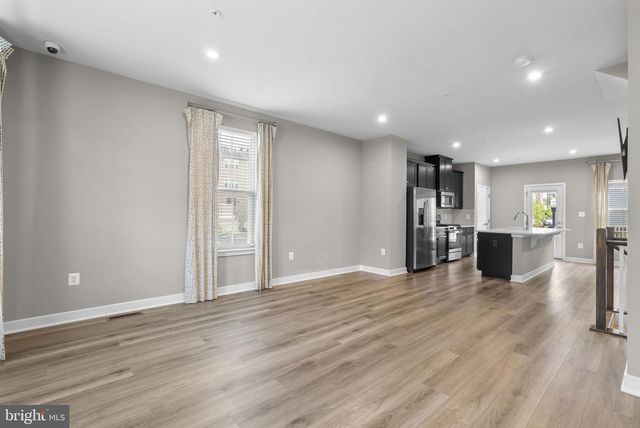 6100 NORTHWEST DR, Hyattsville, MD 20782