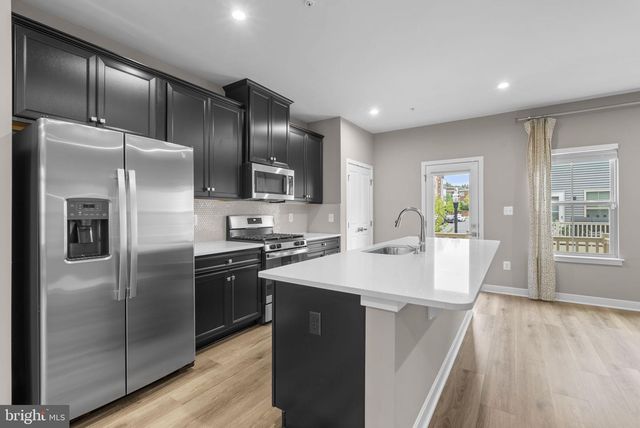 6100 NORTHWEST DR, Hyattsville, MD 20782
