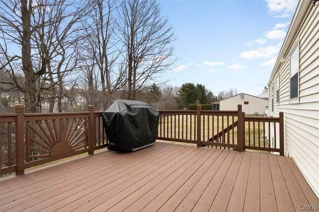 2 Clintonview Road, New Hartford, NY 13413