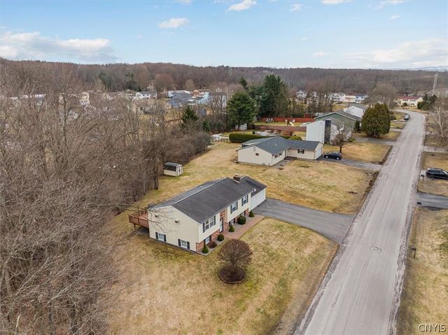 2 Clintonview Road, New Hartford, NY 13413