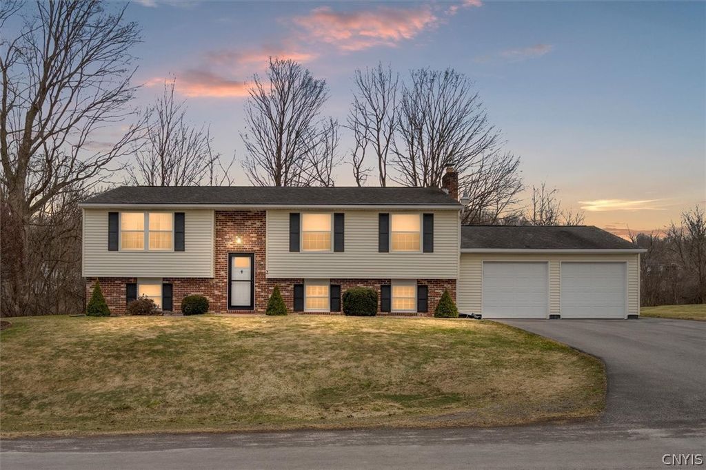 2 Clintonview Road, New Hartford, NY 13413