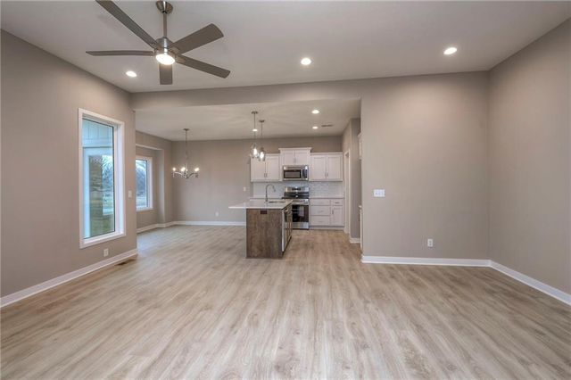 107 N Carriage Meadows Trail, Peculiar, MO 64078