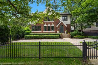 972 Ann Street, Birmingham, MI 48009